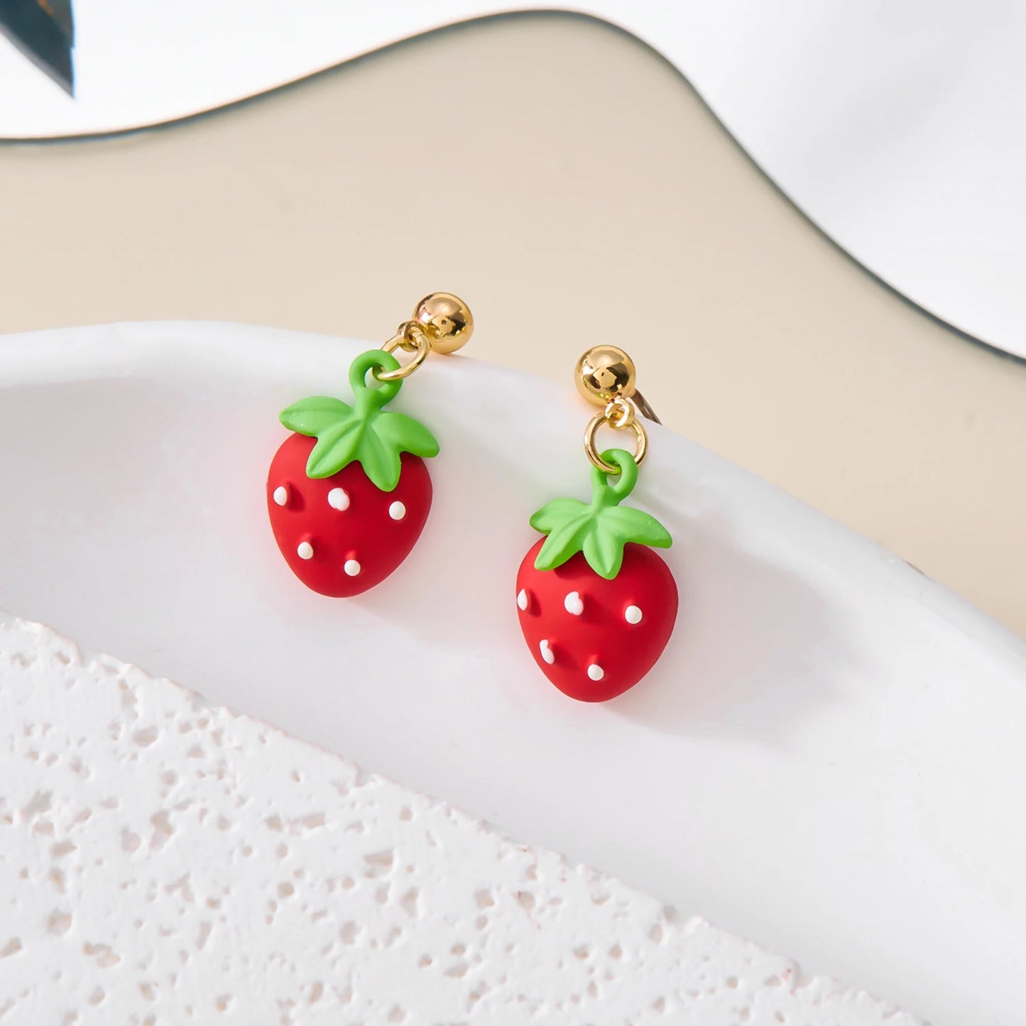 ?undziny (Strawberry) Earrings