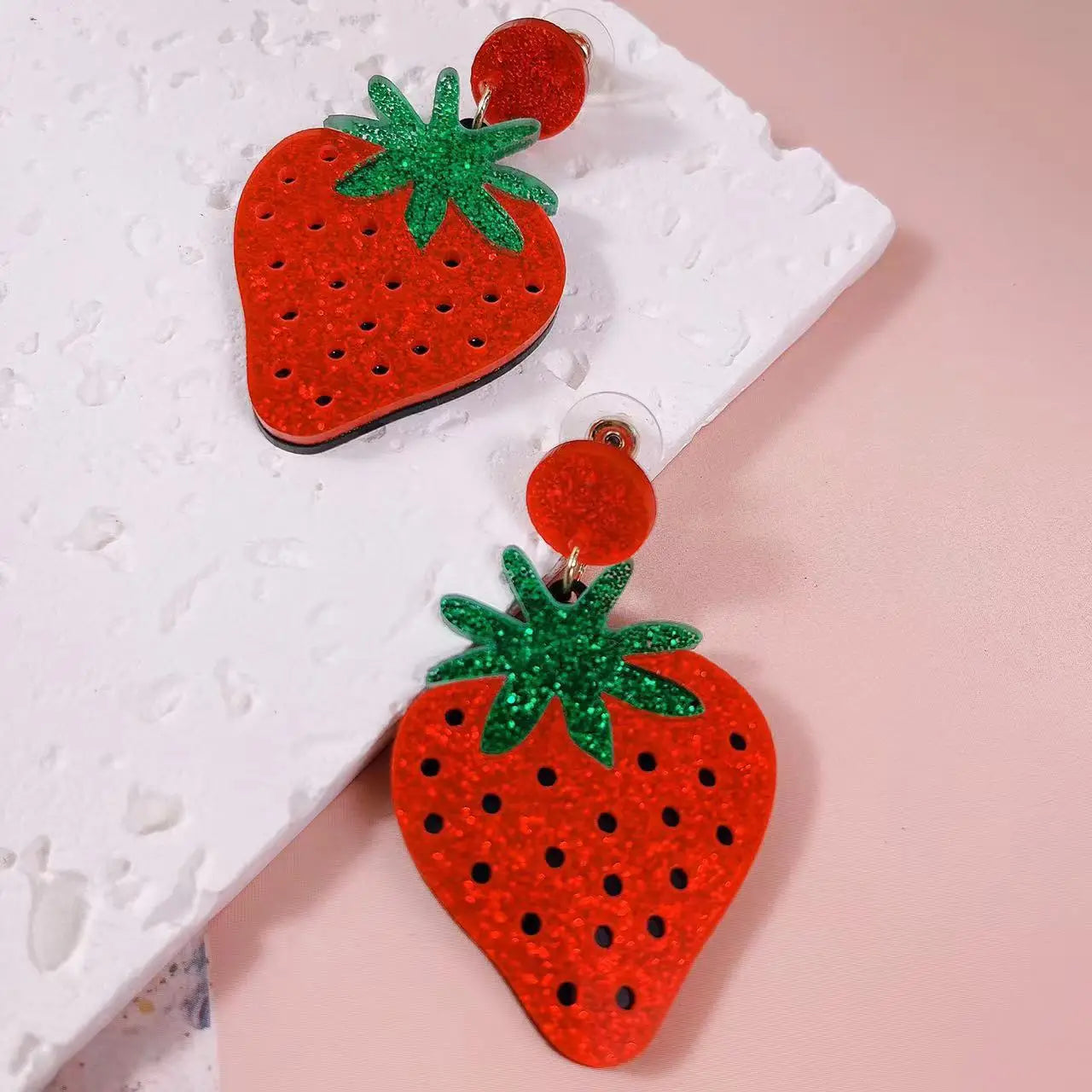 Acrylic deldel (Red) ?undziny (strawberry) earrings