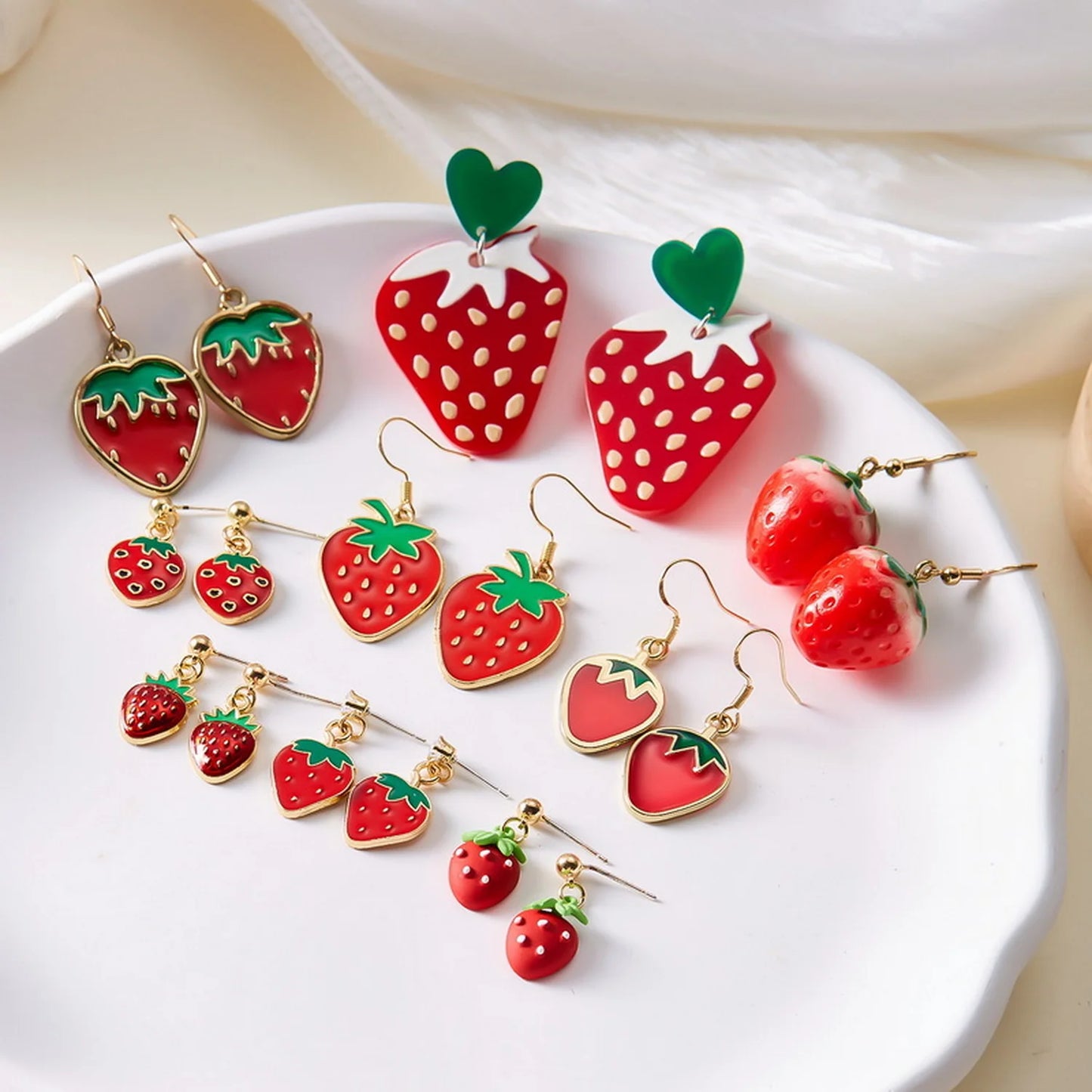 ?undziny (Strawberry) Earrings