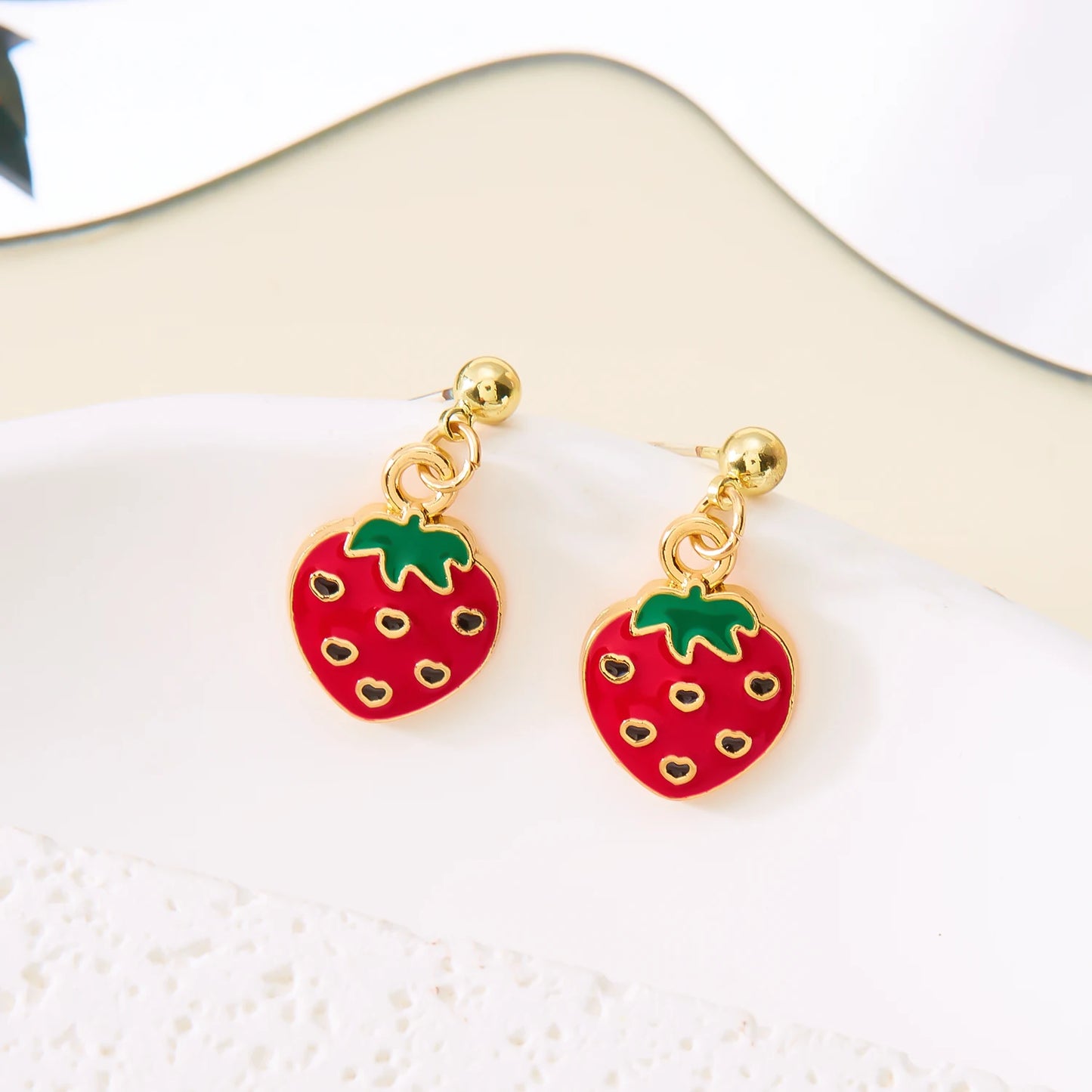 ?undziny (Strawberry) Earrings