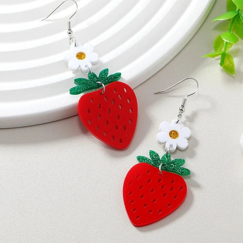 Sweet Simple Acrylic Strawberry Drop Earrings for Women Girls Elegant Red Fruit Green Leaves Dangle Jewelry Girls Lovely Jewelry